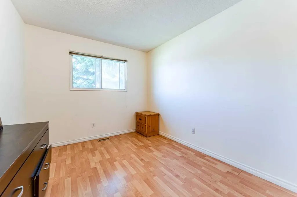 9611 24 Street SW Calgary AB T2V 4L2