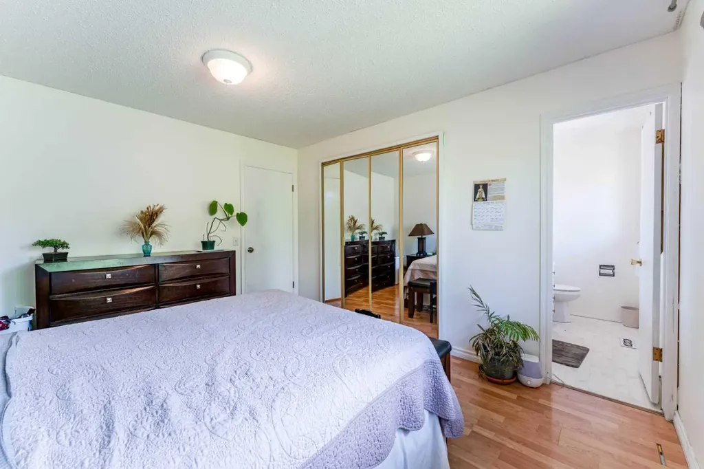 9611 24 Street SW Calgary AB T2V 4L2