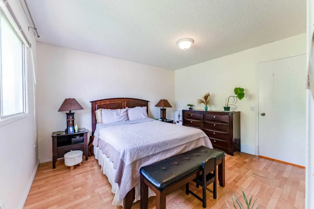 9611 24 Street SW Calgary AB T2V 4L2