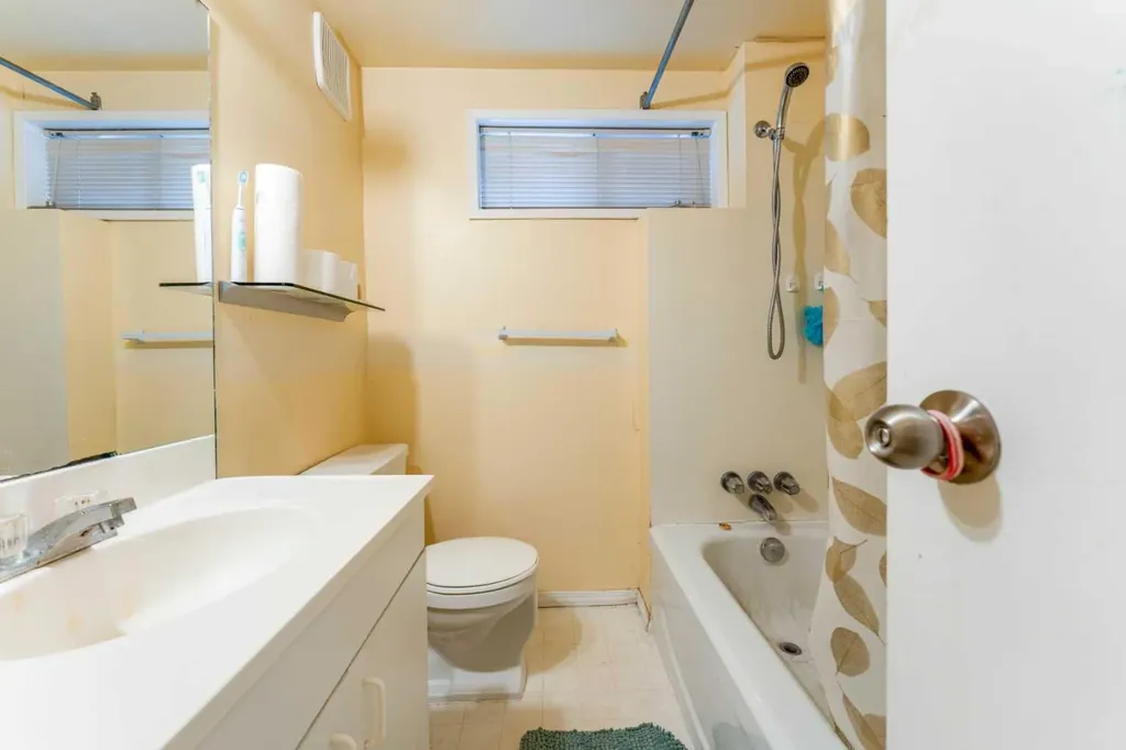 9611 24 Street SW Calgary AB T2V 4L2