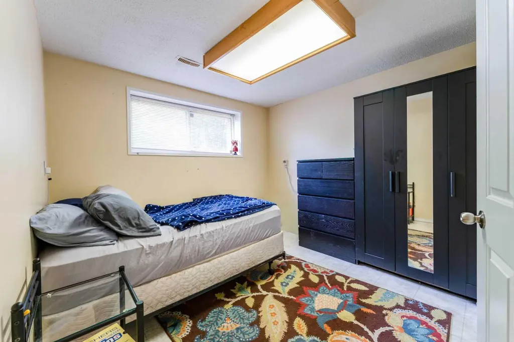 9611 24 Street SW Calgary AB T2V 4L2