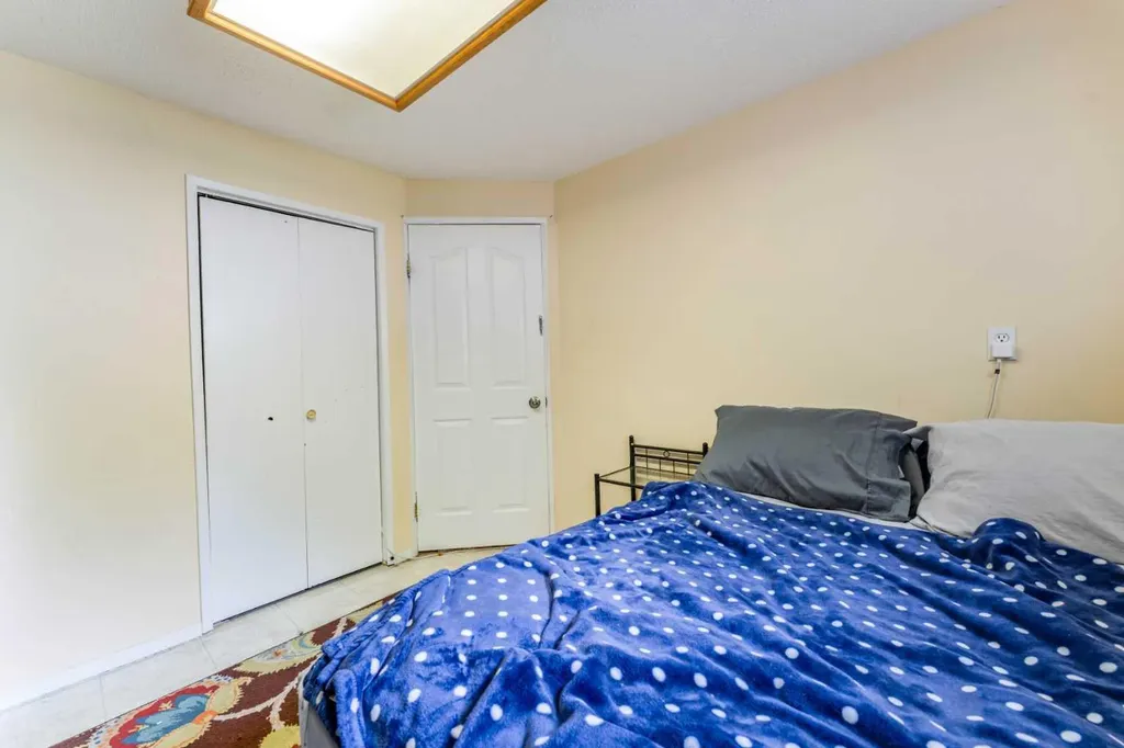 9611 24 Street SW Calgary AB T2V 4L2