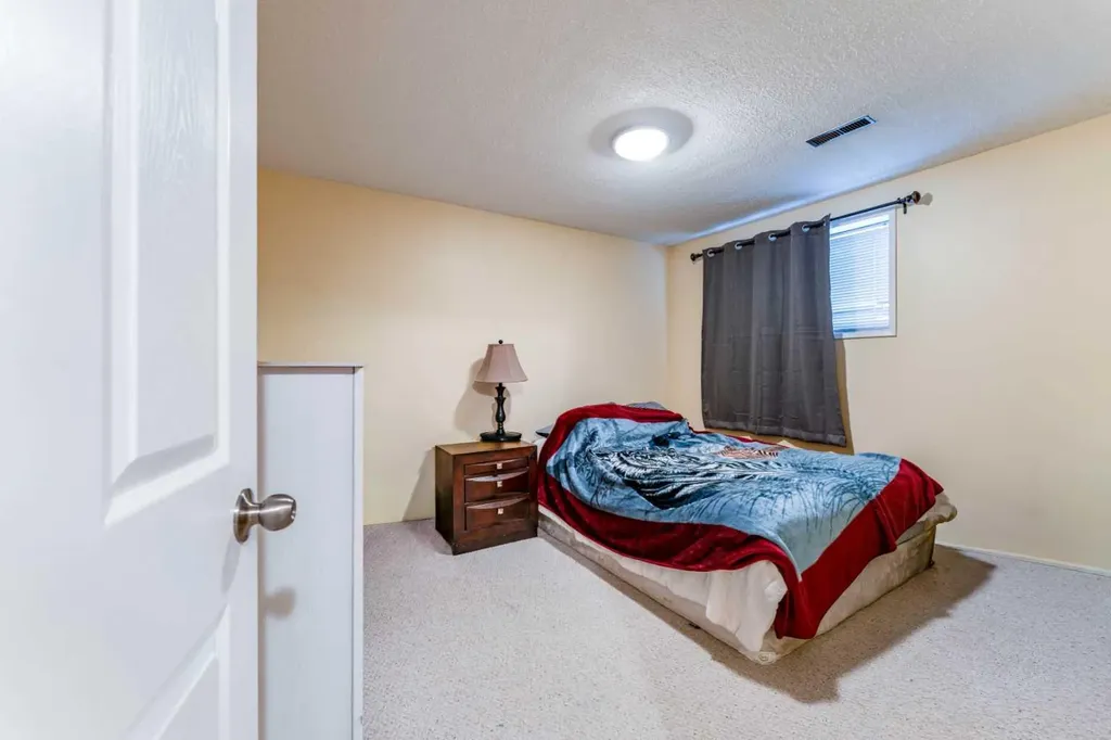 9611 24 Street SW Calgary AB T2V 4L2