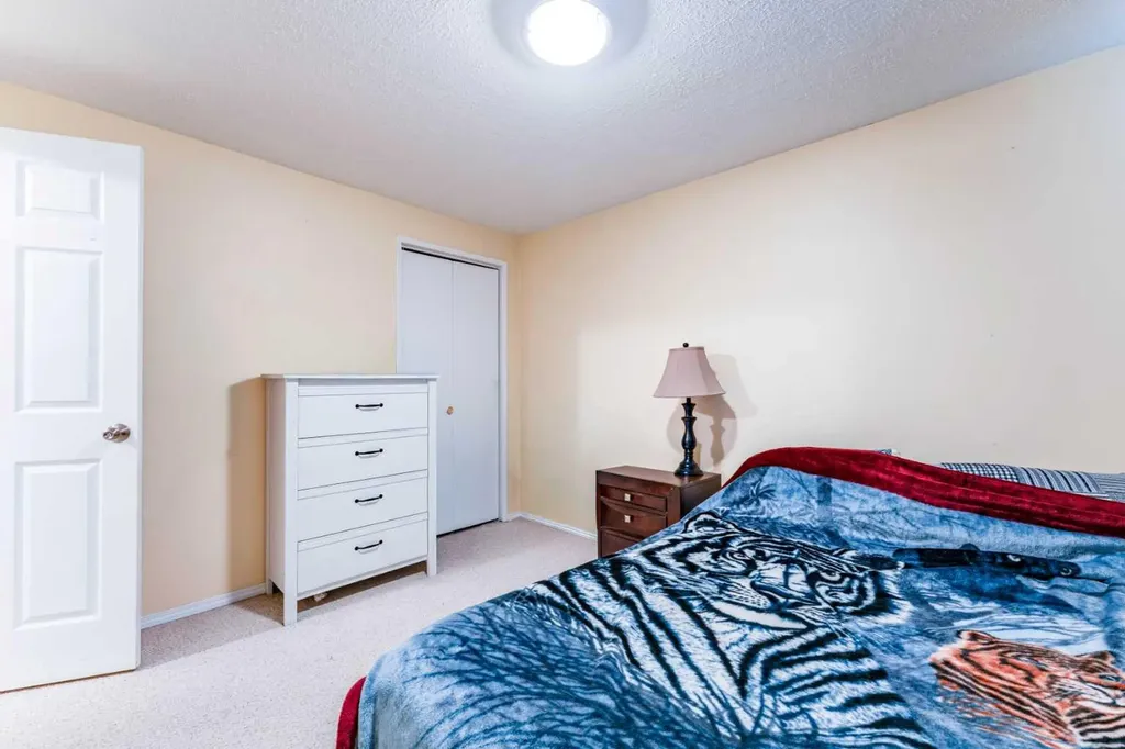 9611 24 Street SW Calgary AB T2V 4L2