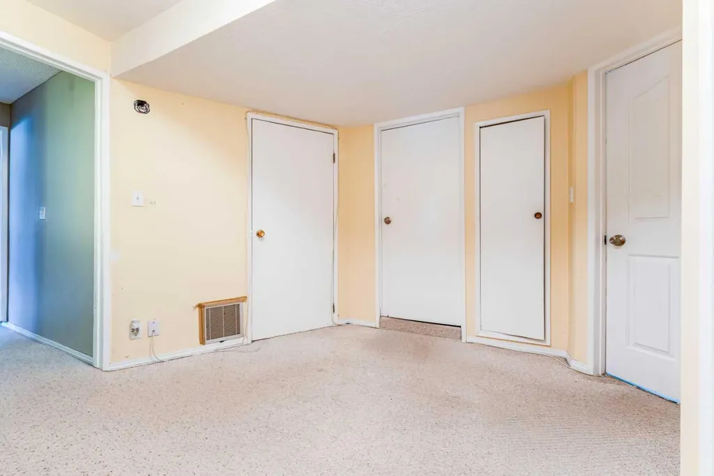 9611 24 Street SW Calgary AB T2V 4L2