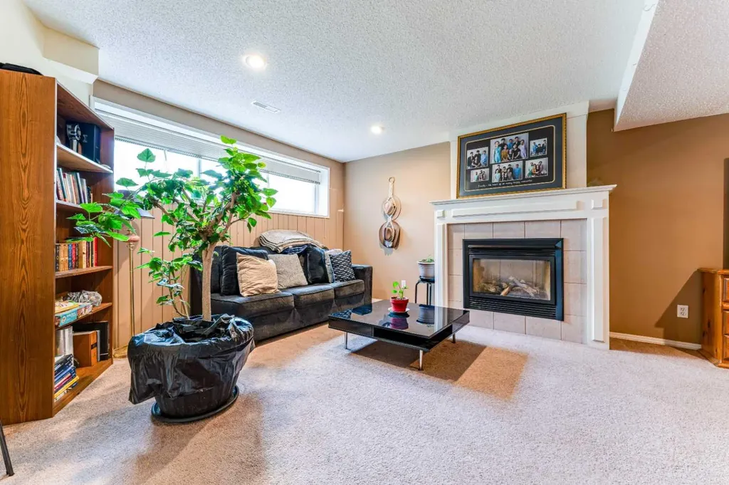 9611 24 Street SW Calgary AB T2V 4L2