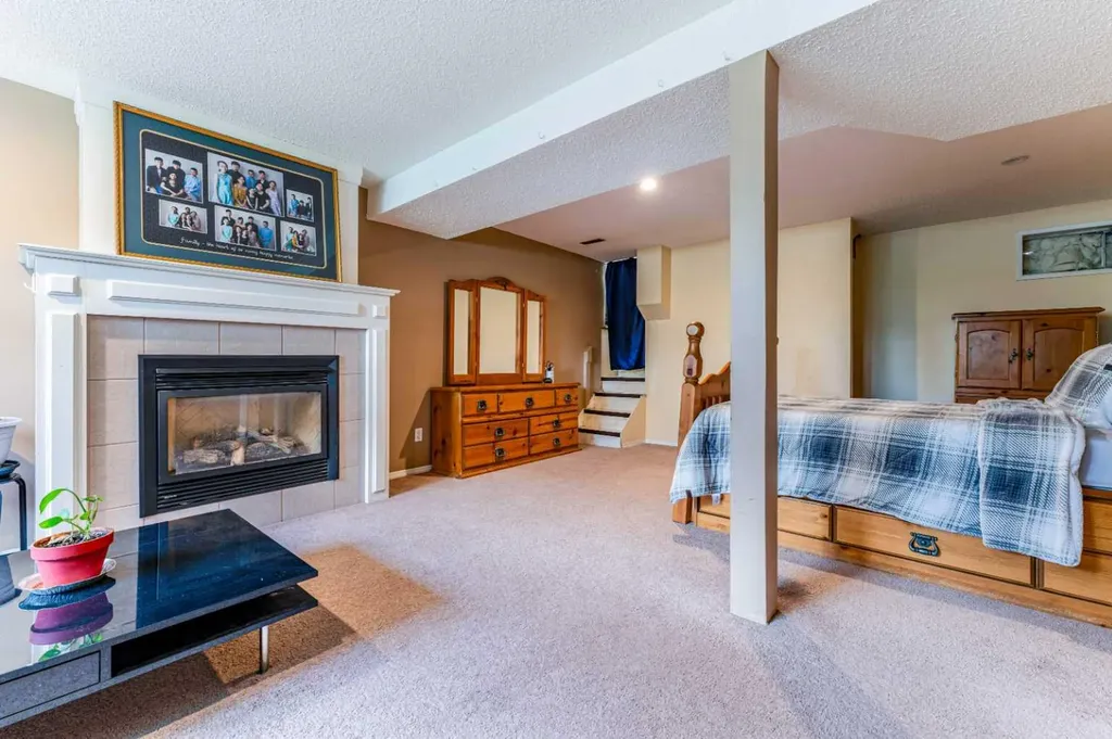 9611 24 Street SW Calgary AB T2V 4L2