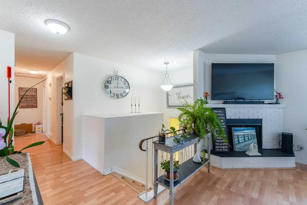 9611 24 Street SW Calgary AB T2V 4L2