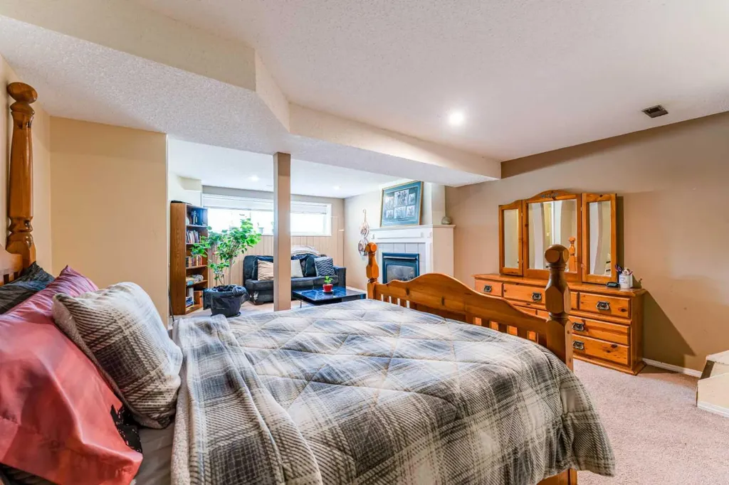 9611 24 Street SW Calgary AB T2V 4L2