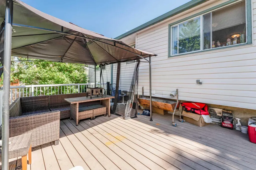 9611 24 Street SW Calgary AB T2V 4L2