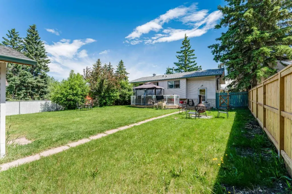 9611 24 Street SW Calgary AB T2V 4L2