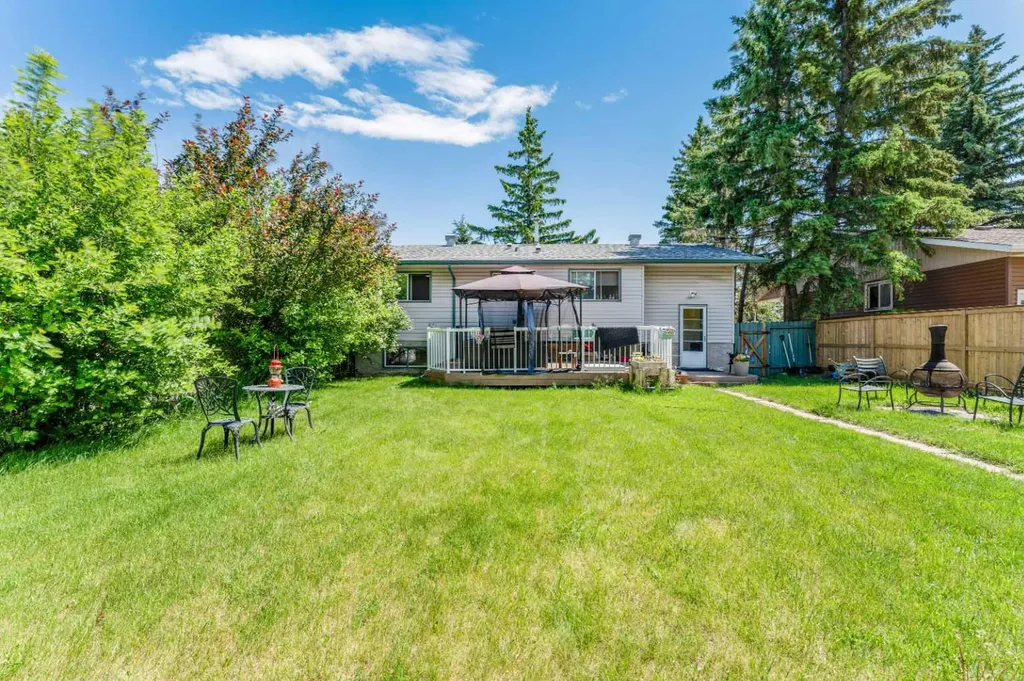 9611 24 Street SW Calgary AB T2V 4L2