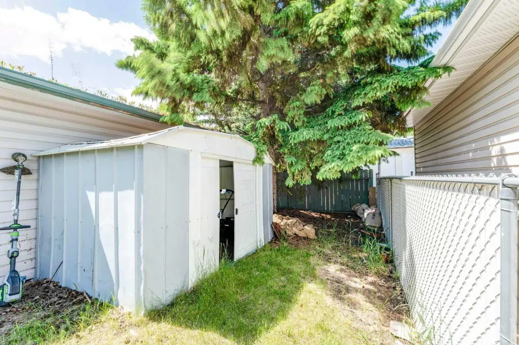 9611 24 Street SW Calgary AB T2V 4L2
