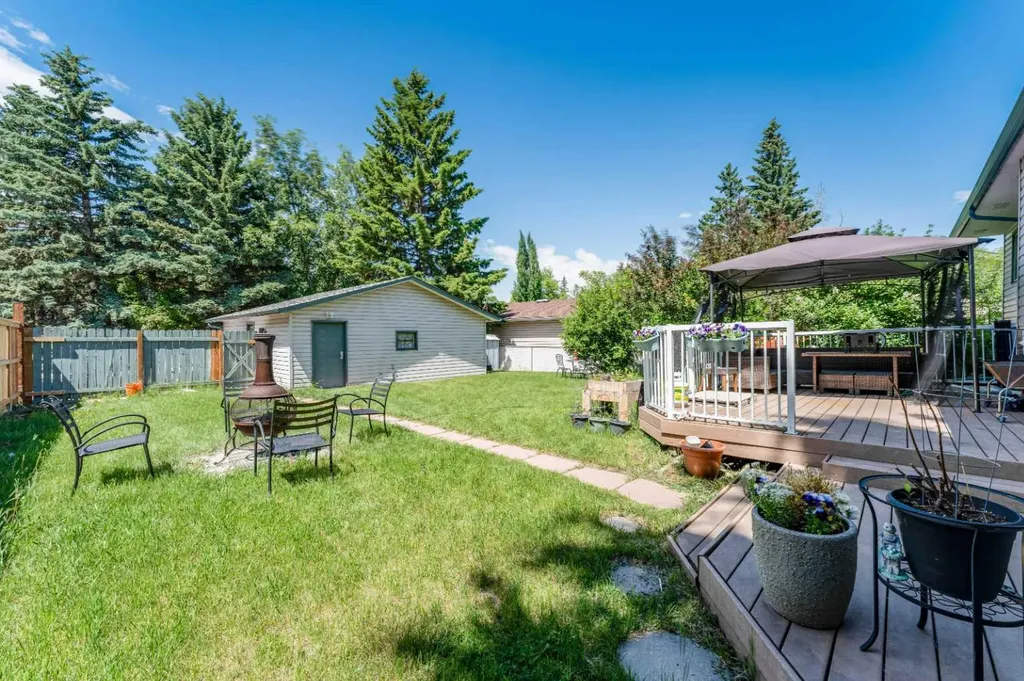 9611 24 Street SW Calgary AB T2V 4L2