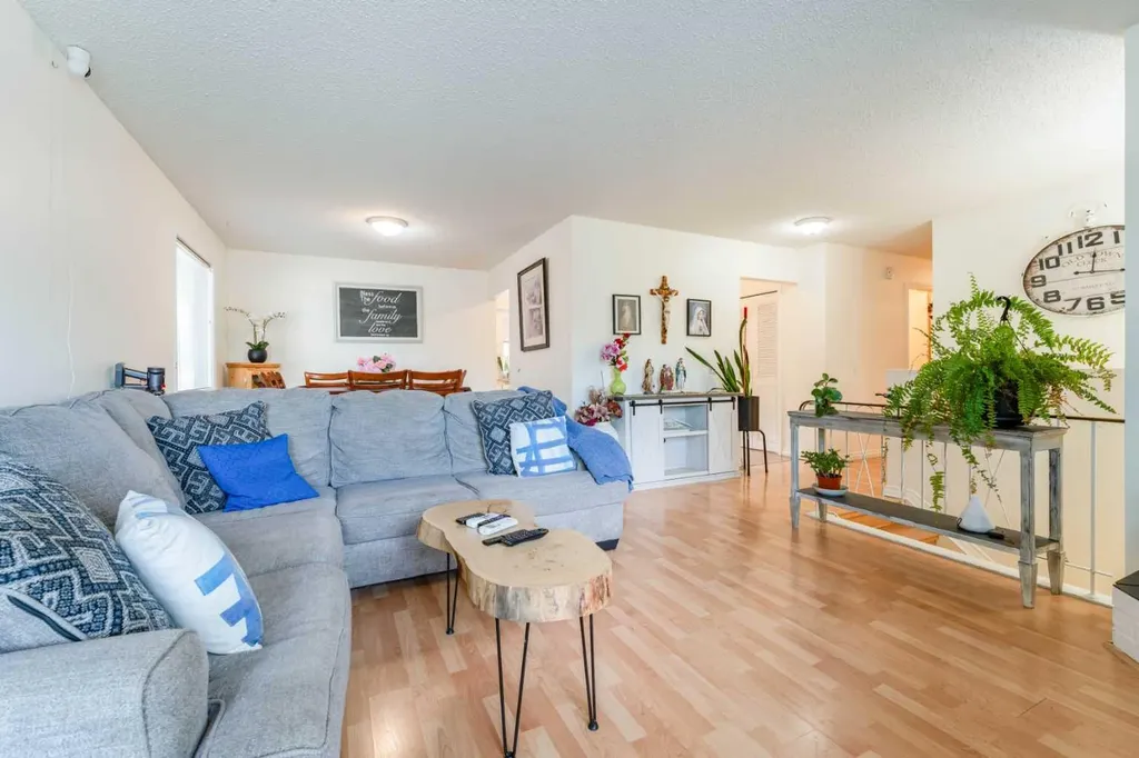 9611 24 Street SW Calgary AB T2V 4L2