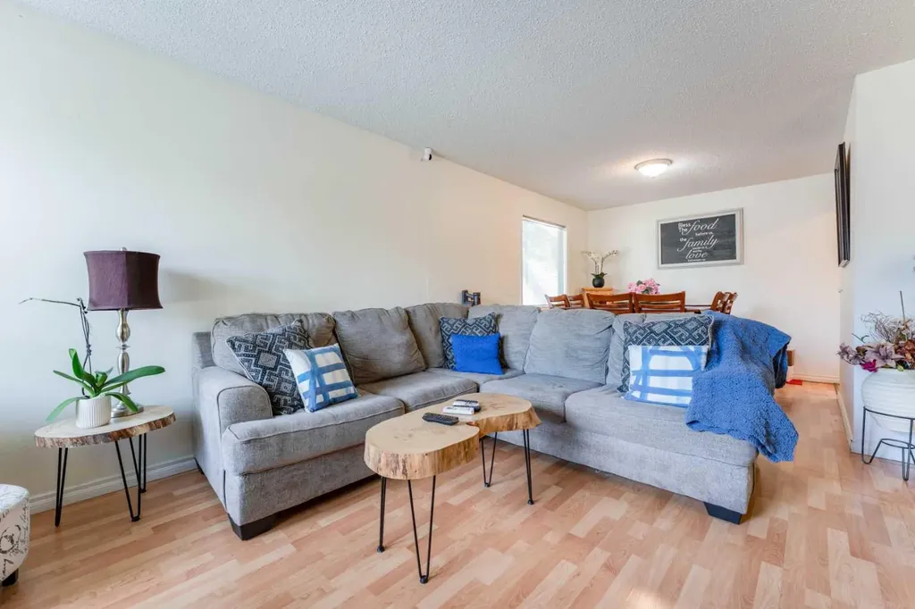 9611 24 Street SW Calgary AB T2V 4L2