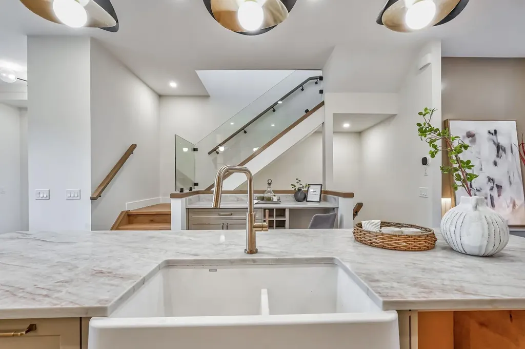 3535 2 Avenue SW Calgary AB T3C 0A2