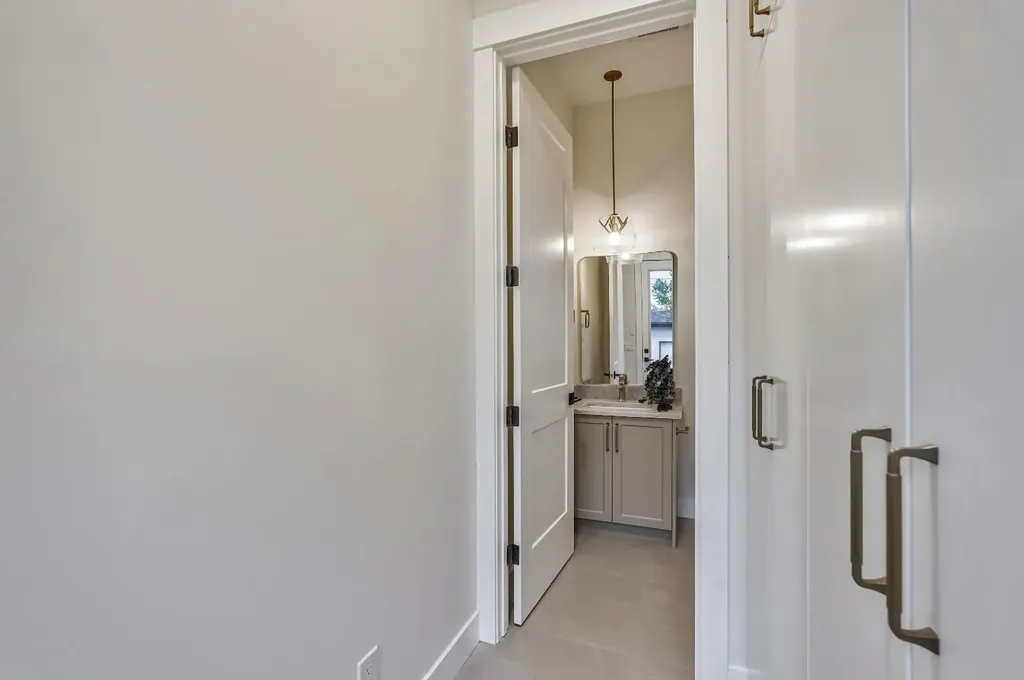 3535 2 Avenue SW Calgary AB T3C 0A2