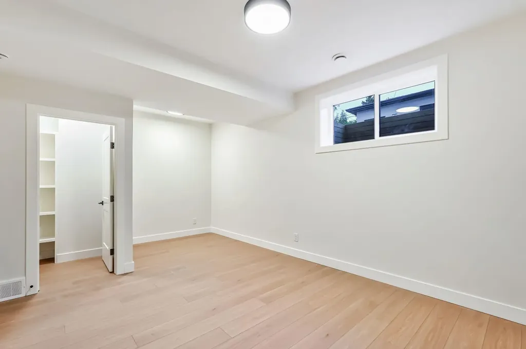 3535 2 Avenue SW Calgary AB T3C 0A2
