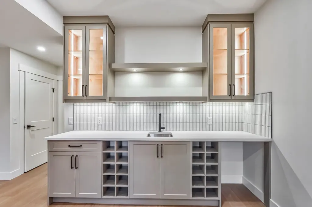3535 2 Avenue SW Calgary AB T3C 0A2