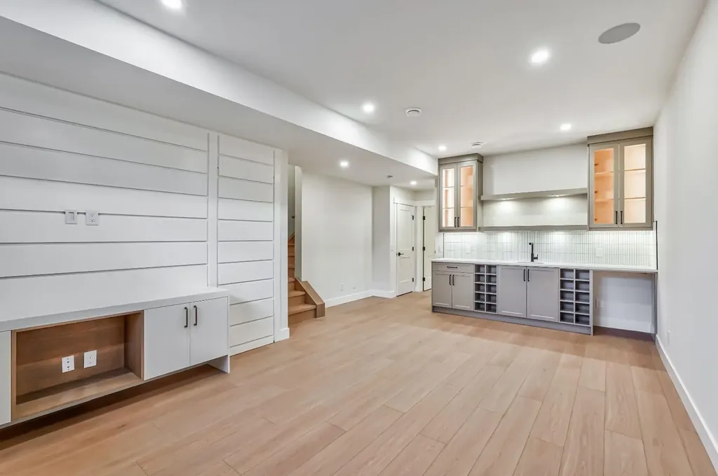 3535 2 Avenue SW Calgary AB T3C 0A2