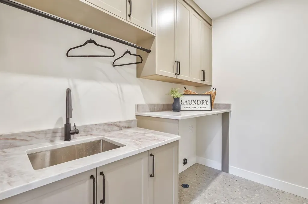 3535 2 Avenue SW Calgary AB T3C 0A2