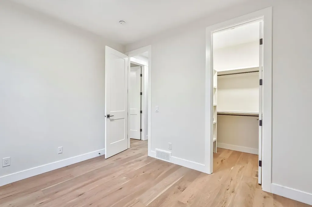 3535 2 Avenue SW Calgary AB T3C 0A2
