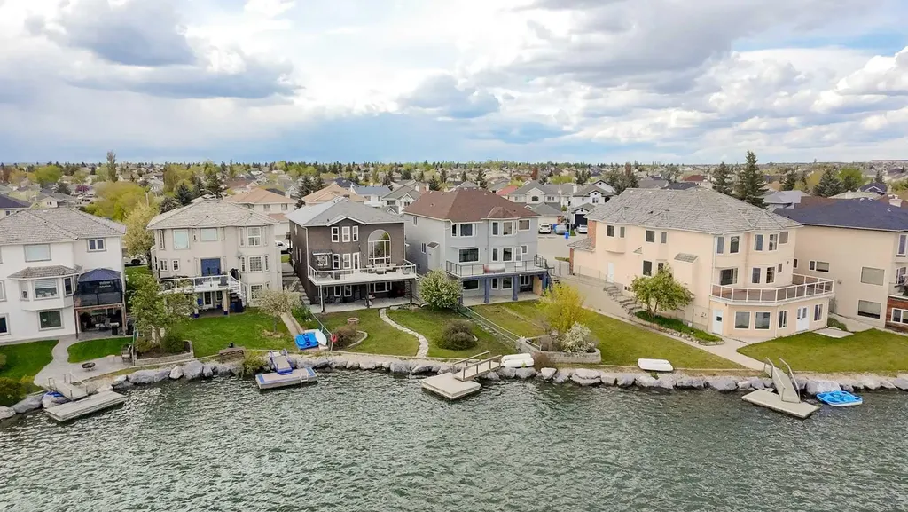 151 Coral Shores Landing NE Calgary AB T3J 3J7