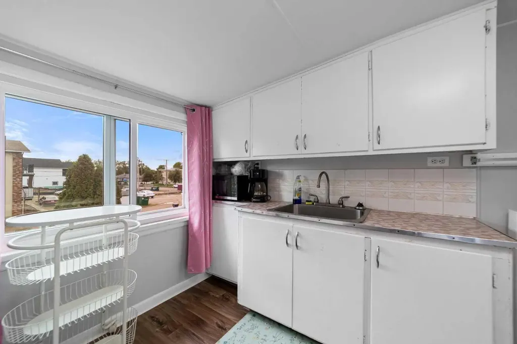 5219 50 Avenue Camrose AB T4V 0T1