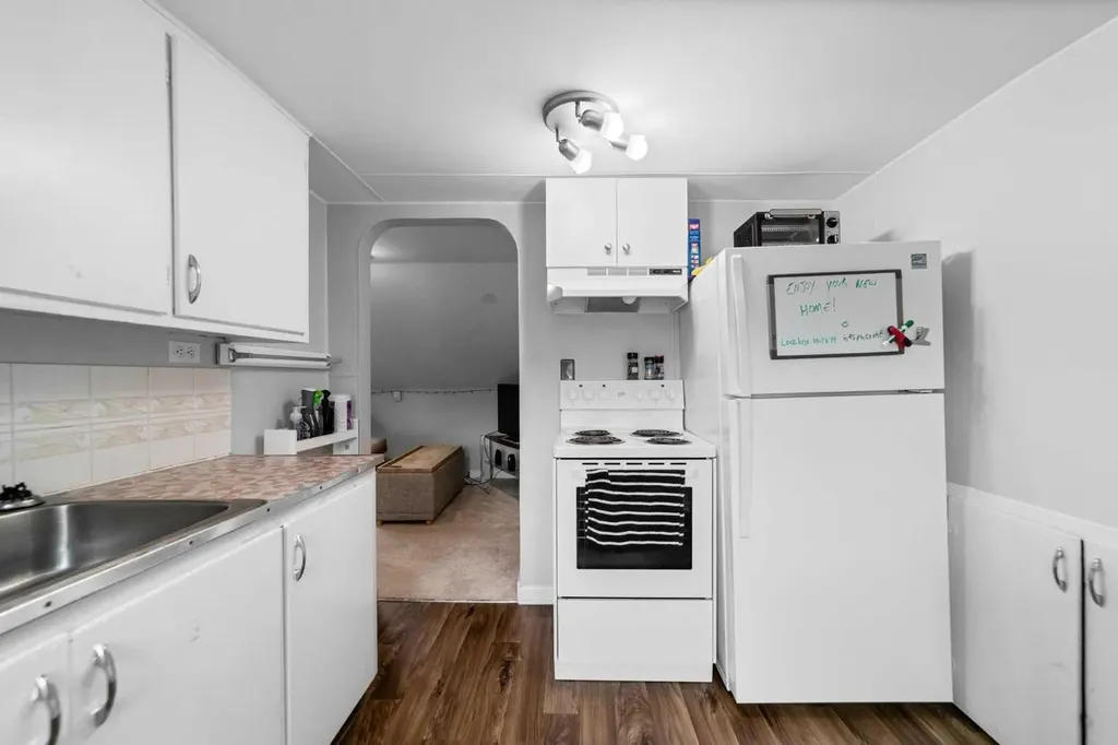 5219 50 Avenue Camrose AB T4V 0T1