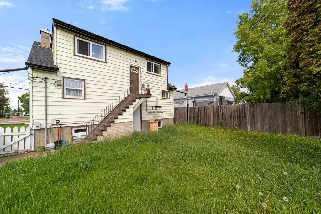5219 50 Avenue Camrose AB T4V 0T1