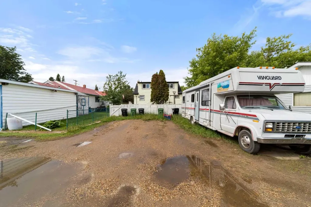 5219 50 Avenue Camrose AB T4V 0T1