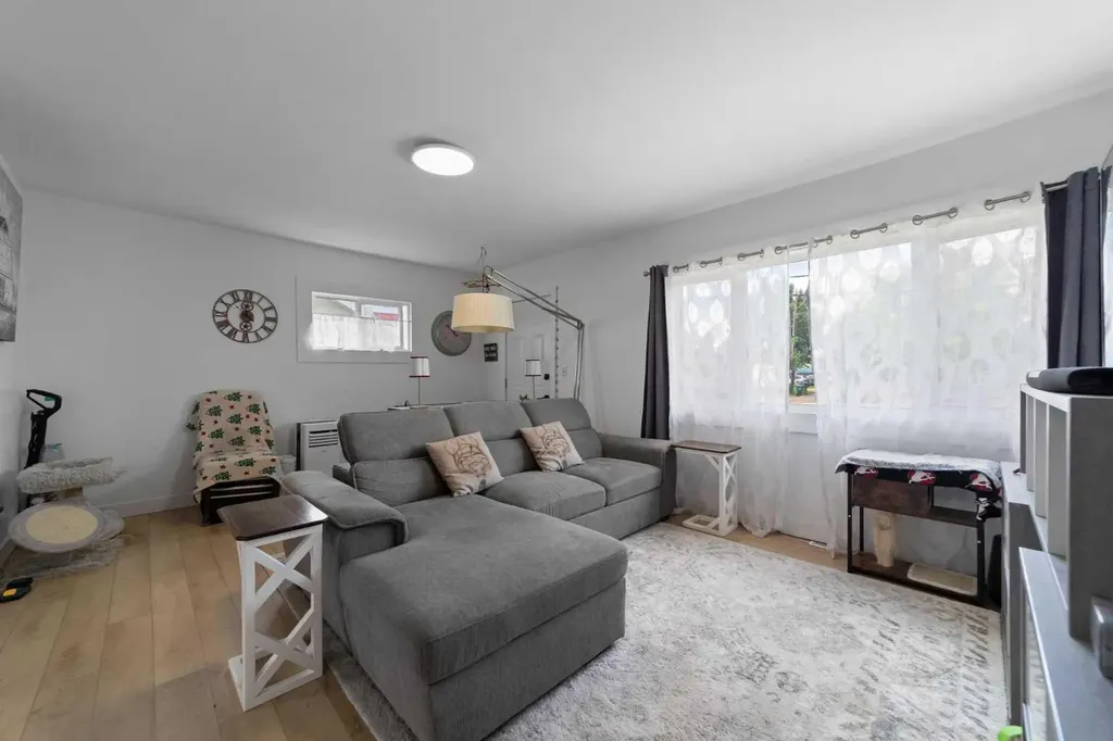 5219 50 Avenue Camrose AB T4V 0T1