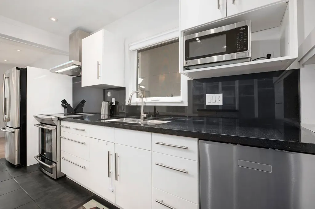 2811 25 Street SW Calgary AB T3E 1Y1