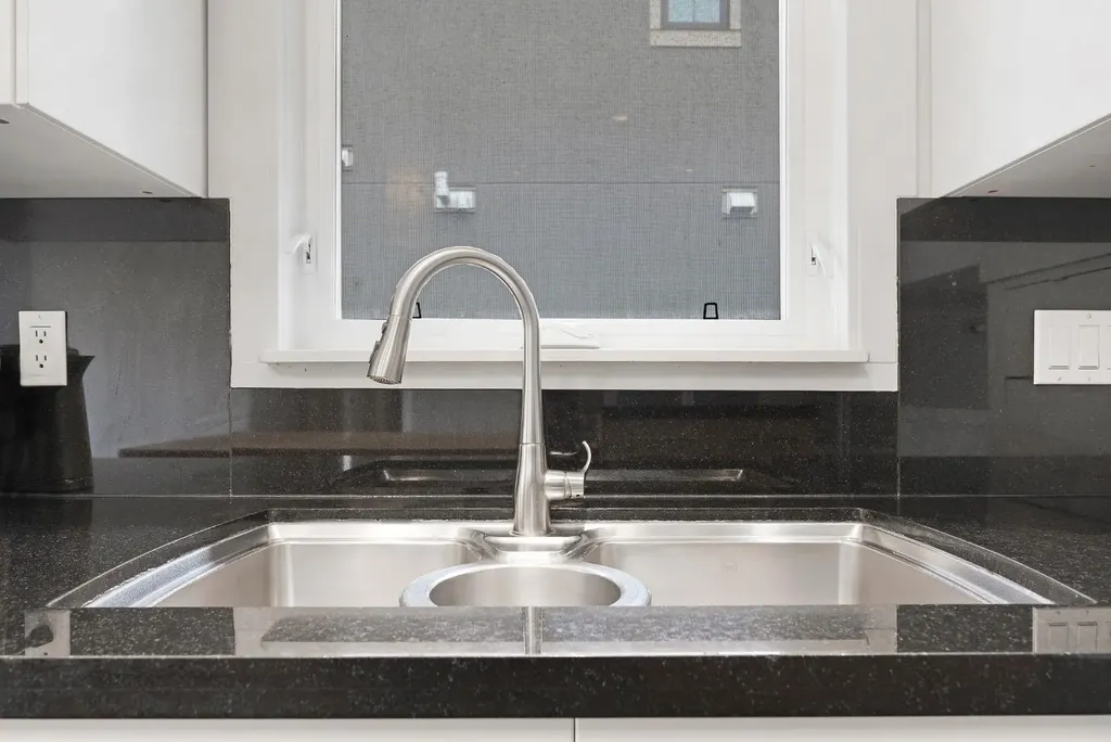 2811 25 Street SW Calgary AB T3E 1Y1