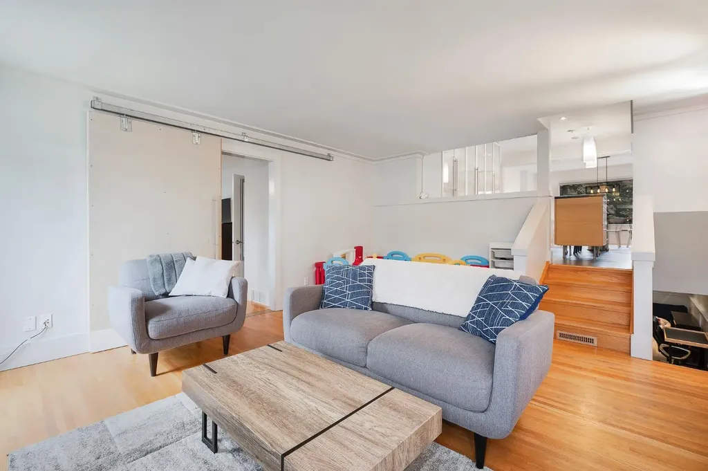 2811 25 Street SW Calgary AB T3E 1Y1