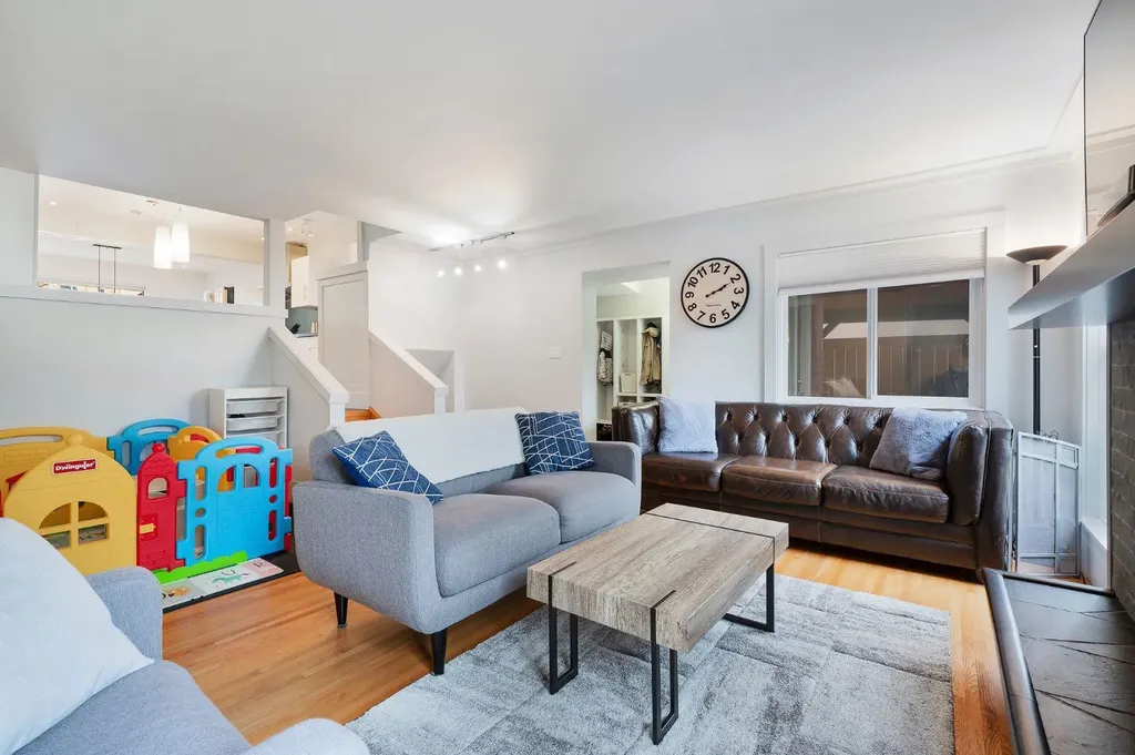 2811 25 Street SW Calgary AB T3E 1Y1