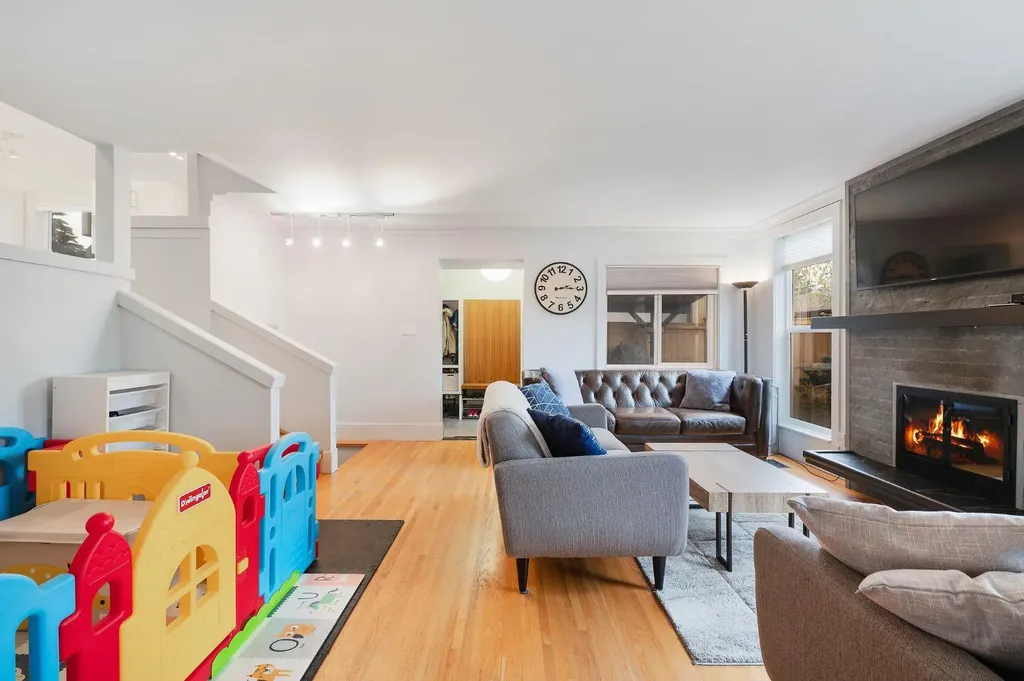 2811 25 Street SW Calgary AB T3E 1Y1