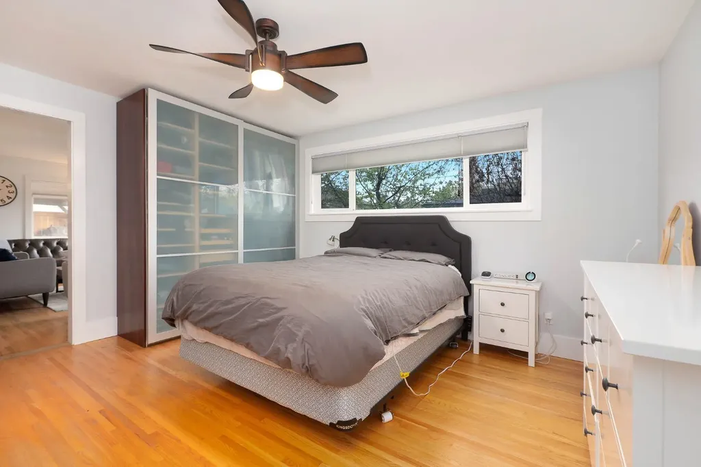 2811 25 Street SW Calgary AB T3E 1Y1