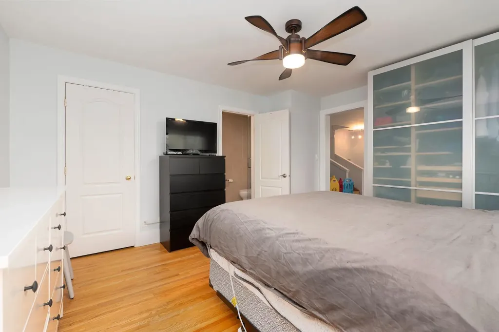 2811 25 Street SW Calgary AB T3E 1Y1