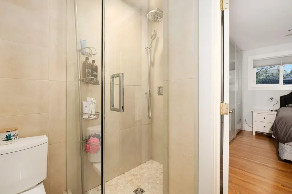 2811 25 Street SW Calgary AB T3E 1Y1