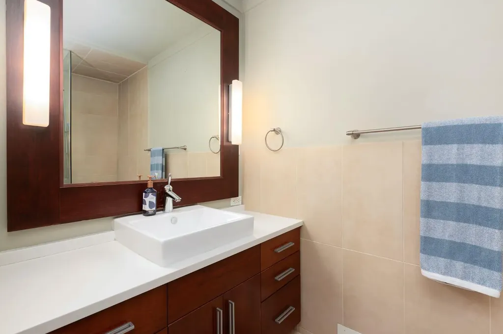 2811 25 Street SW Calgary AB T3E 1Y1