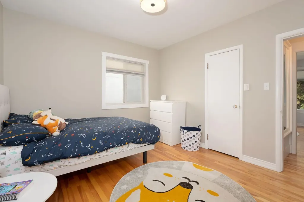 2811 25 Street SW Calgary AB T3E 1Y1