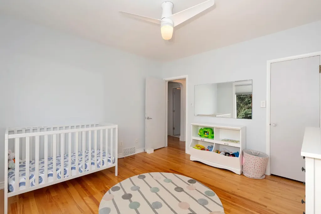 2811 25 Street SW Calgary AB T3E 1Y1