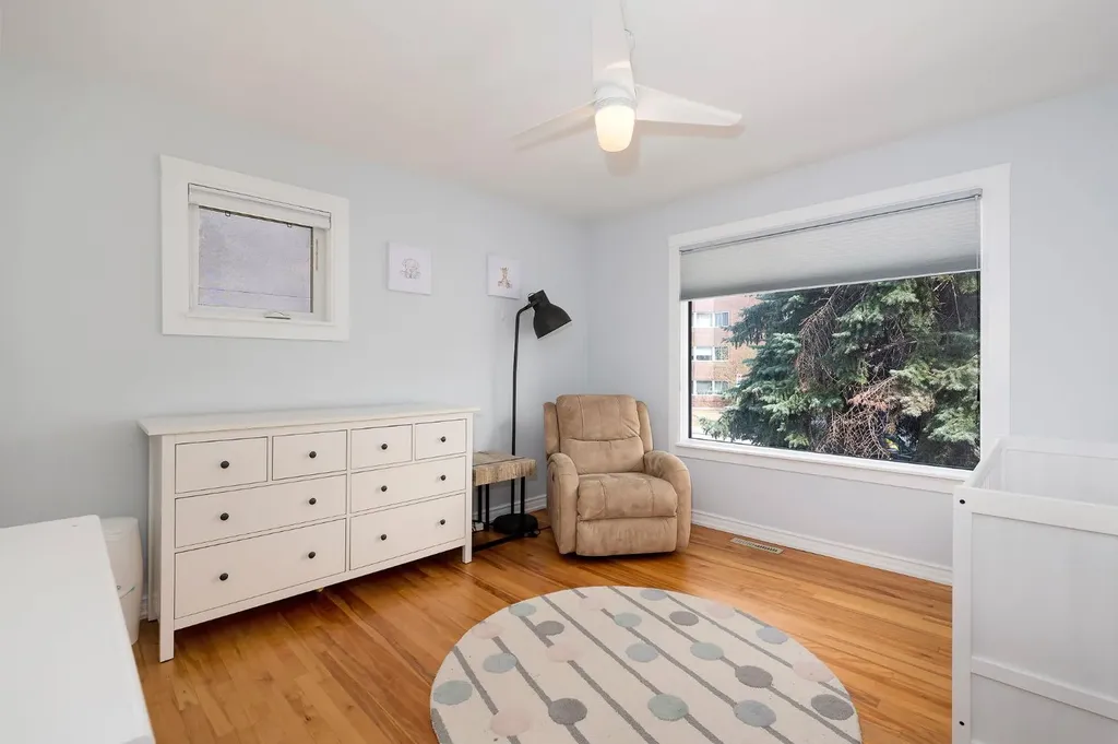 2811 25 Street SW Calgary AB T3E 1Y1