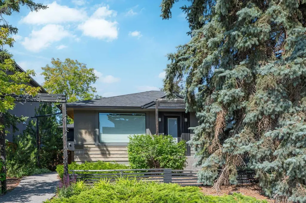 2811 25 Street SW Calgary AB T3E 1Y1