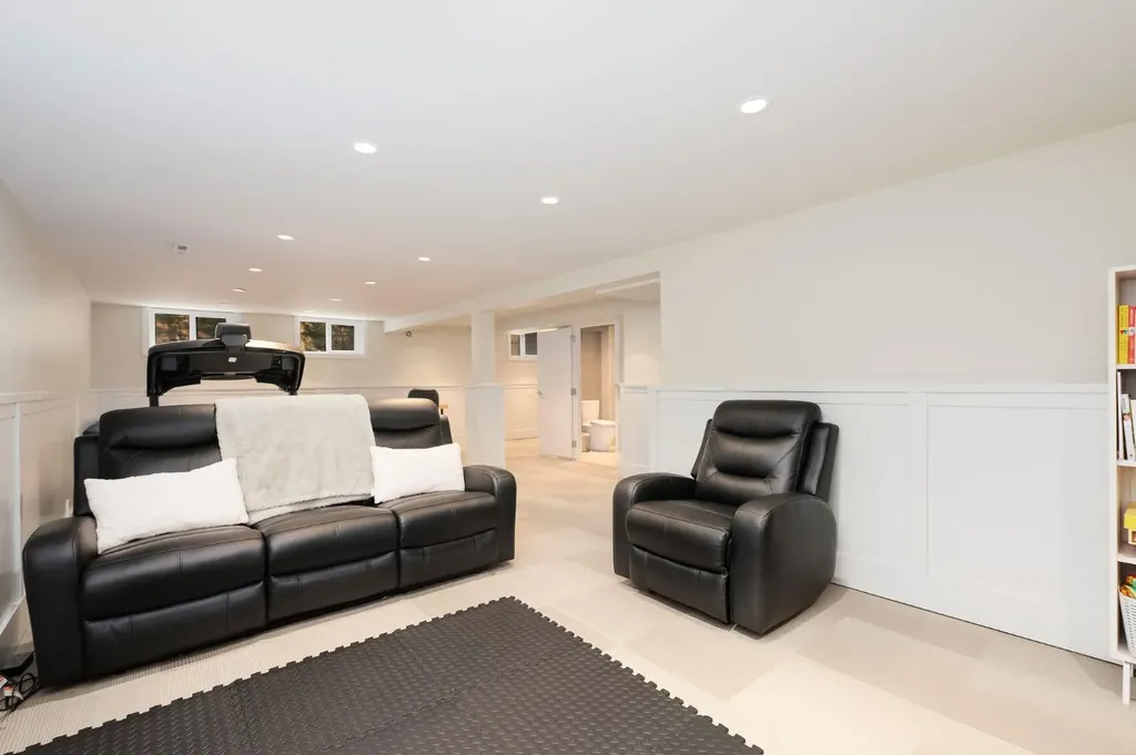2811 25 Street SW Calgary AB T3E 1Y1
