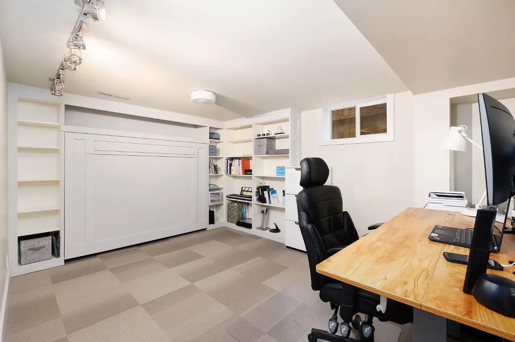 2811 25 Street SW Calgary AB T3E 1Y1