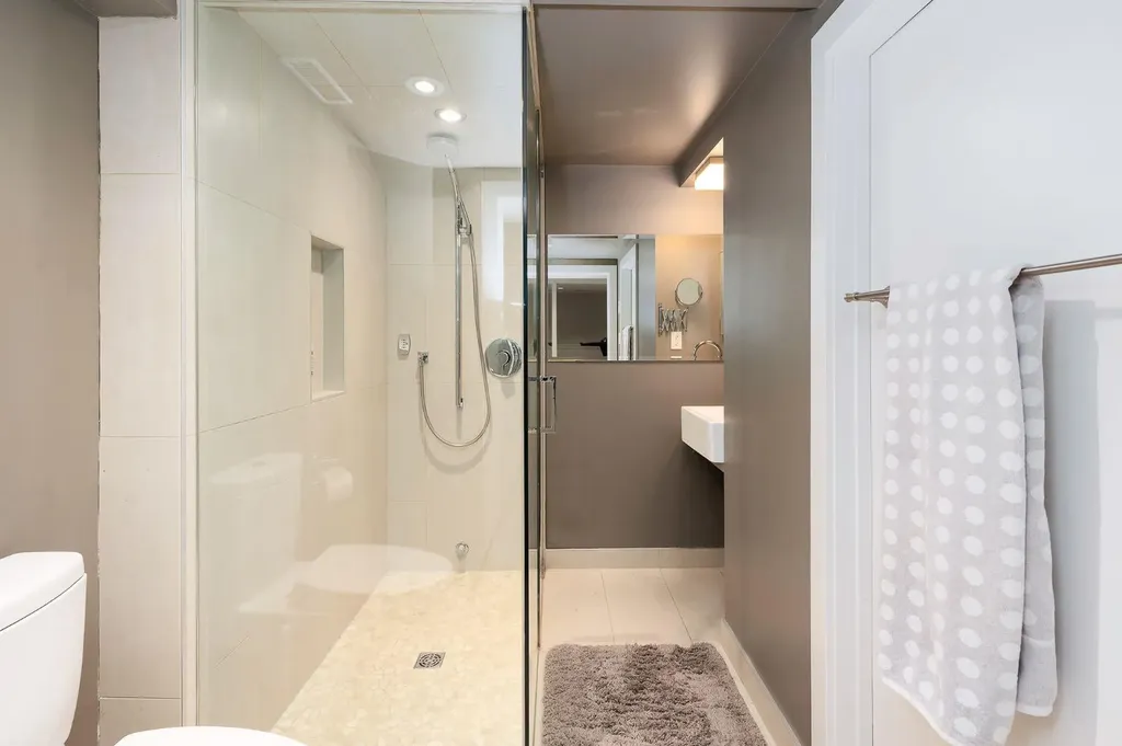 2811 25 Street SW Calgary AB T3E 1Y1