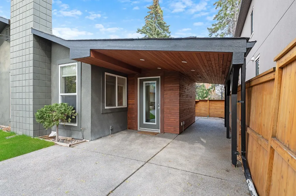 2811 25 Street SW Calgary AB T3E 1Y1